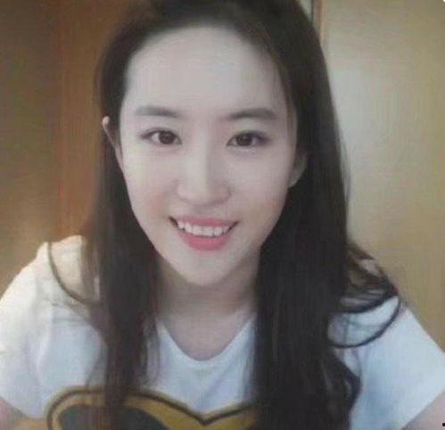 关掉美颜下的明星网红,真实与魅力的碰撞