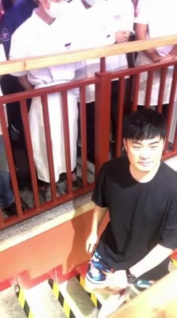 明星网红去陈赫火锅店,明星网红打卡新热点，美食与人气并存