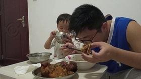 吃瓜爆料黄氏父子