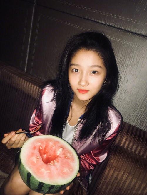 傻大姐吃瓜爆料图片,揭秘娱乐圈幕后真相