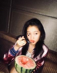 傻大姐吃瓜爆料图片,揭秘娱乐圈幕后真相